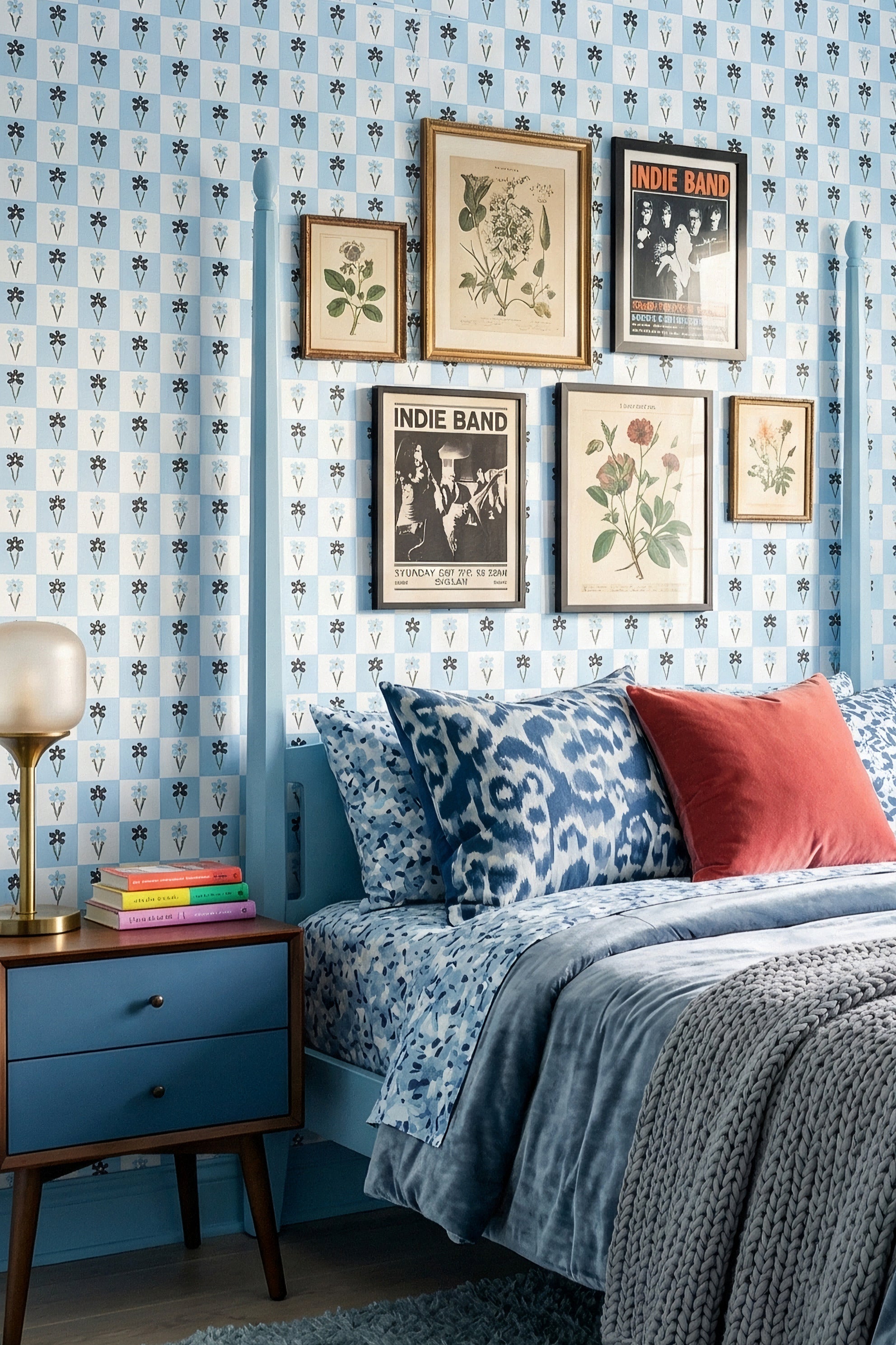 Picnic Daisy wallpaper shown in a bedroom