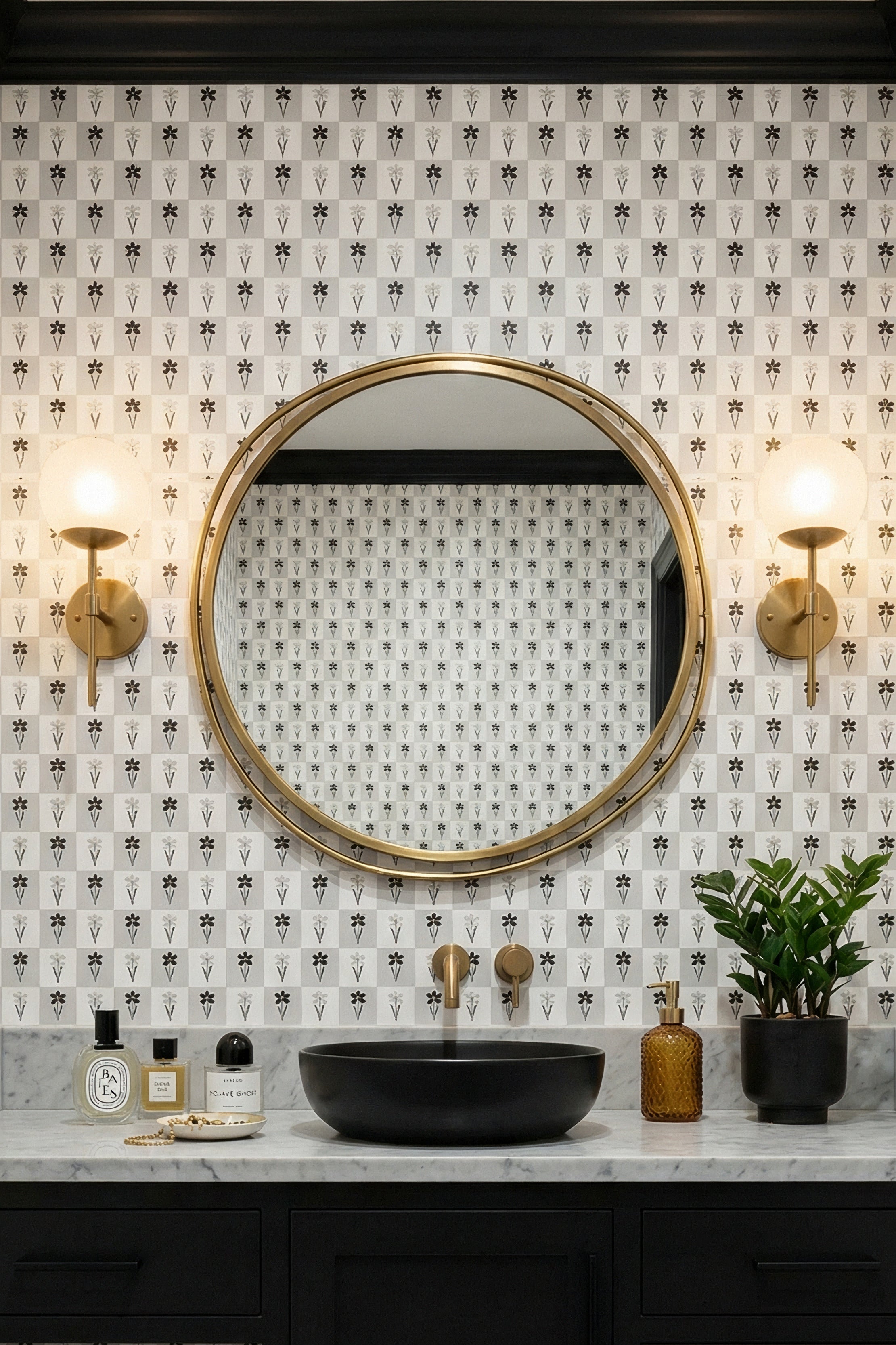 Simple flowers in a black-and-white checkerboard wallpaper in a powder room.